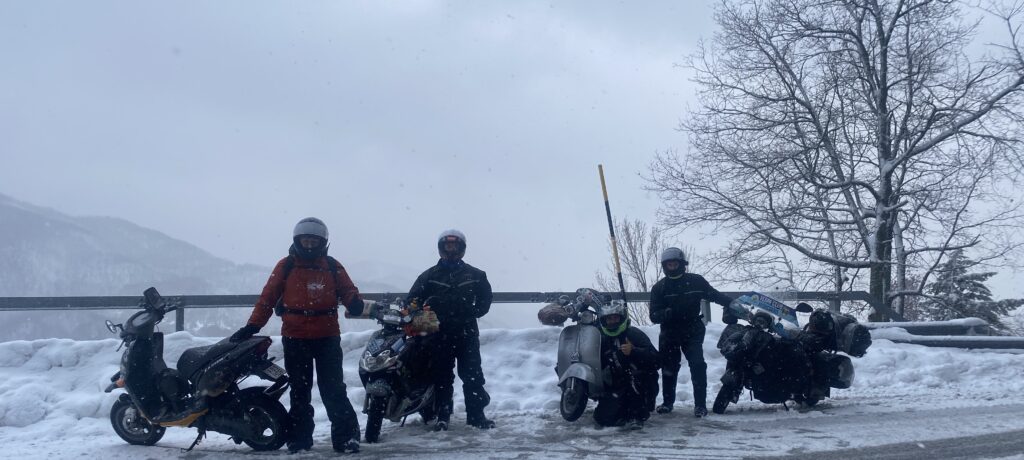 nevicata, viaggiare in inverno, motorini, vespa, vespa 50