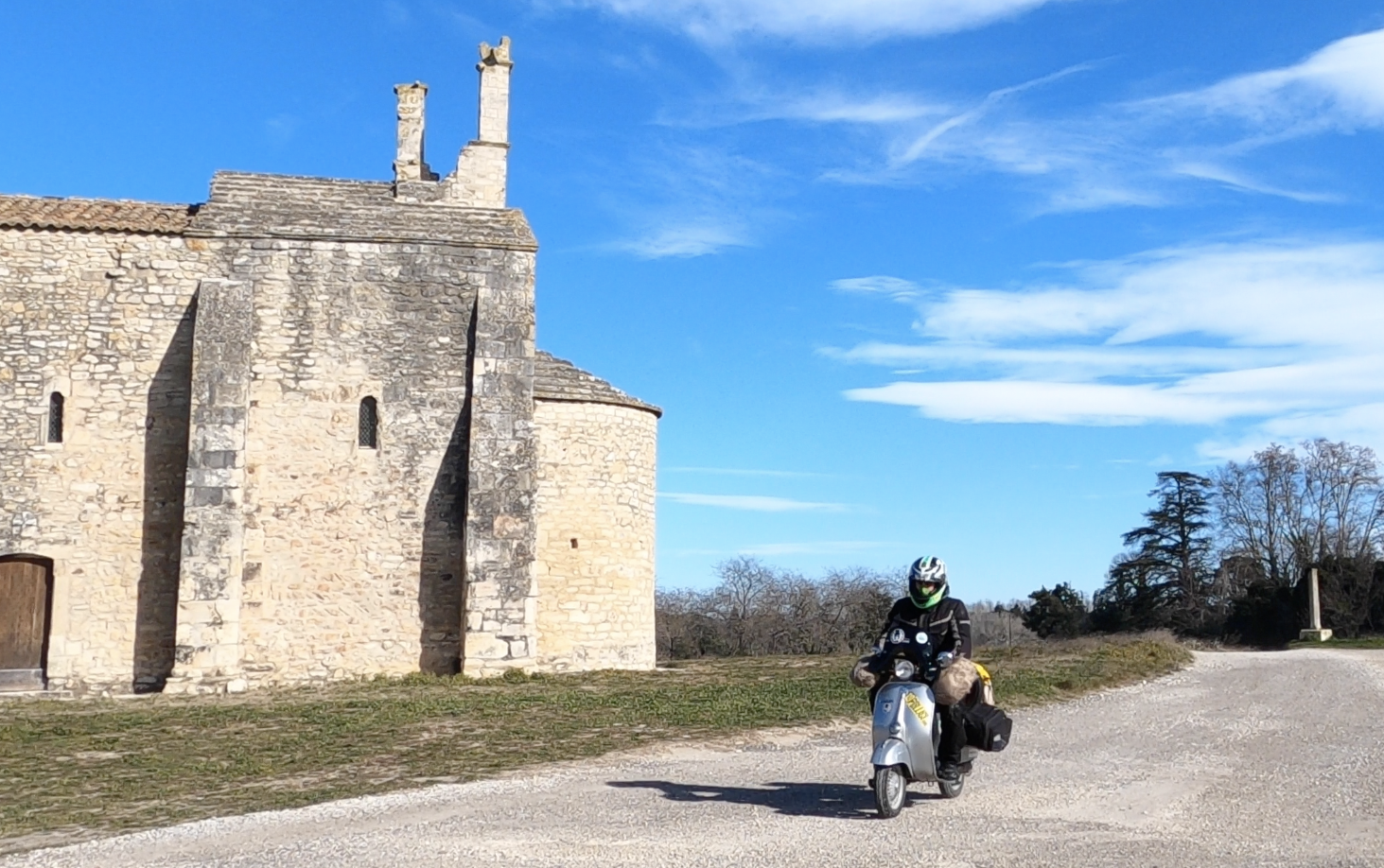 Vespa 50, gianlucainmotorino, Occitania, sterrato
Milano-Barcellona
lentamenteviaggiare

